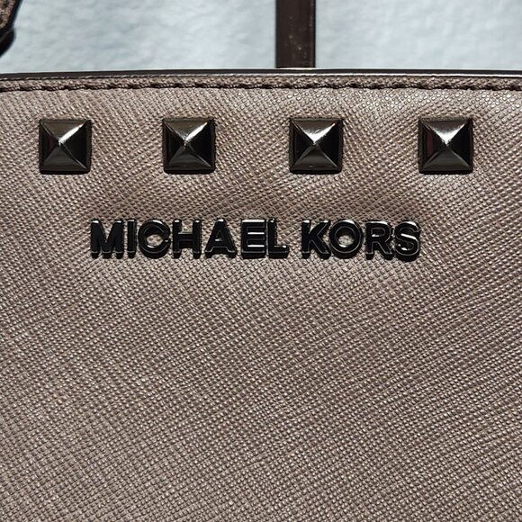 Authentic - Michael Kors Selma Studded Crossbody Saffiano Leather- PRICE IS FIRM - Picture 6 of 15